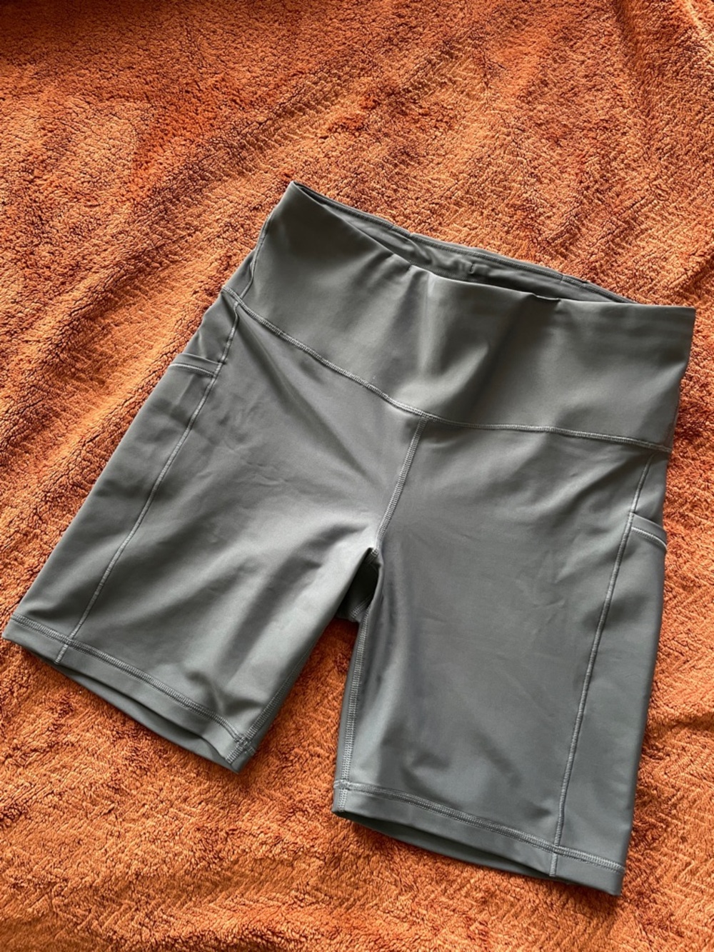 Athleta Interval Stash 7” Short in Slate Gray